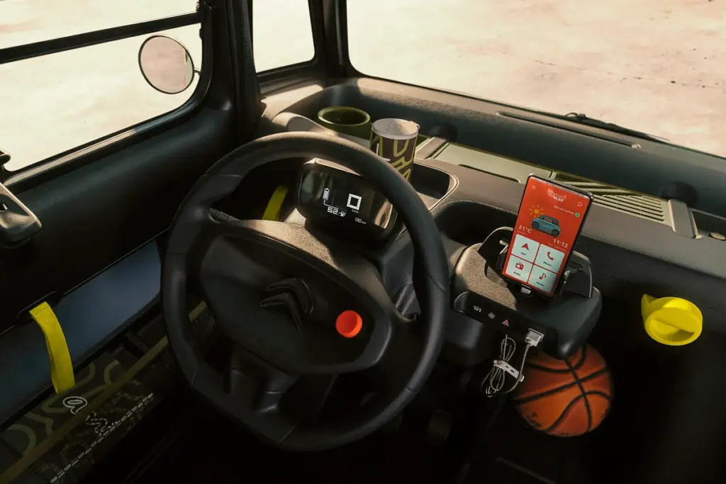 Interior del Citroën Ami 2025