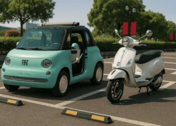 El Fiat Topolino y Vespa aparcados