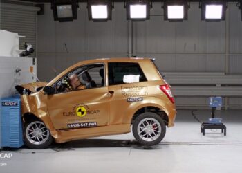 ¿Son seguros ‘coches’ sin carnet? Estos crash test ponen en evidencia su fragilidad