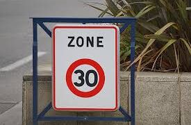 Ley de Tráfico 2022: cambios clave que afectan a los coches sin carnet