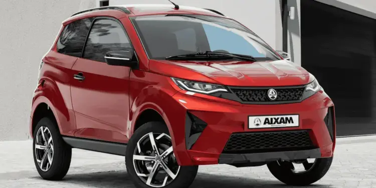 Fotografía real del Aixam Crossover en color rojo, coche sin carnet de diseño urbano