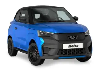 ligier js50 azul vista frontal en fotografia oficial sobre fondo blanco