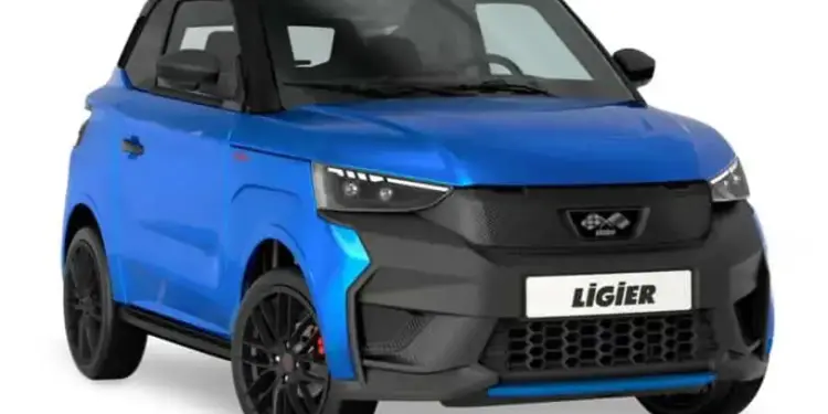 ligier js50 azul vista frontal en fotografia oficial sobre fondo blanco