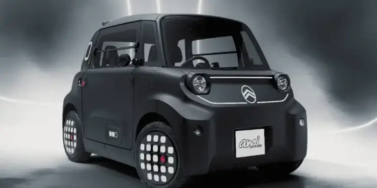 Fotografía oficial del Citroën Ami Dark Side, microcoche eléctrico de diseño urbano.
fotografía oficial del citroen ami dark side vista frontal