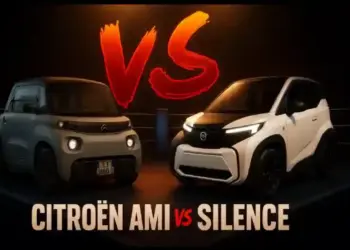 comparativa generada por ia citroen ami vs silence con ambos coches frente a frente