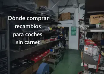 fotografia real de un almacen de recambios para coches sin carnet con estanterias llenas de piezas y repuestos